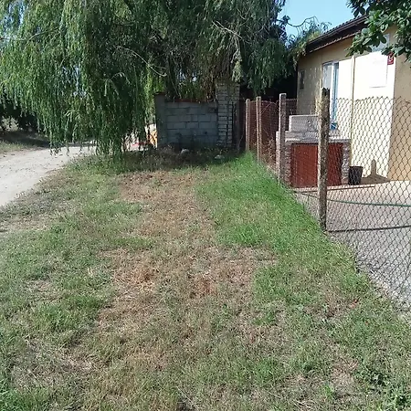 къща градината