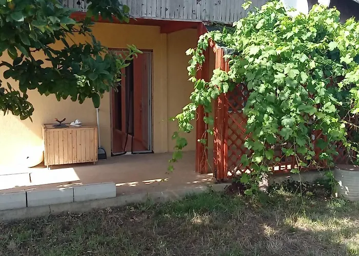 къща градината Feriehus Krapets (Dobrich)